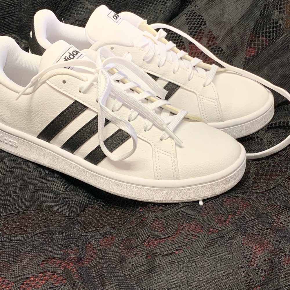 NWT Adidas Grand Court sneakers